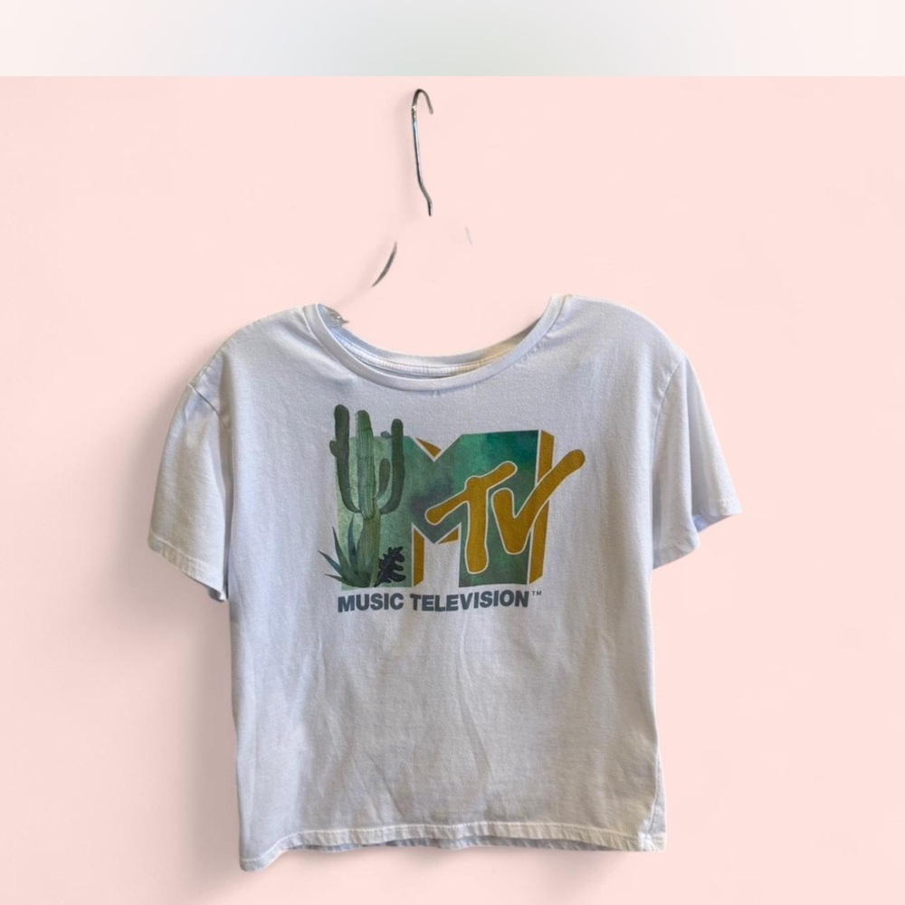 MTV white Short Sleeve Tee with Retro Graphic